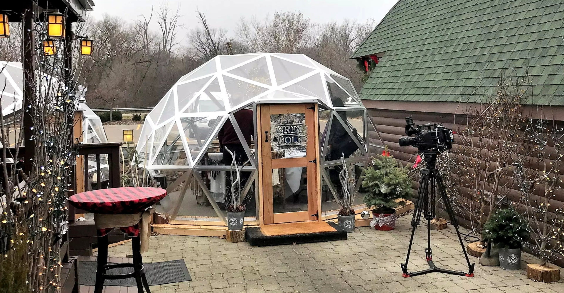 Deadwood Bar and Grill in Northville, Michigan, talks with Syma Chowdhry of WXYZ Channel 7 in Detroit about the restaurant’s newest attraction: heated igloos.